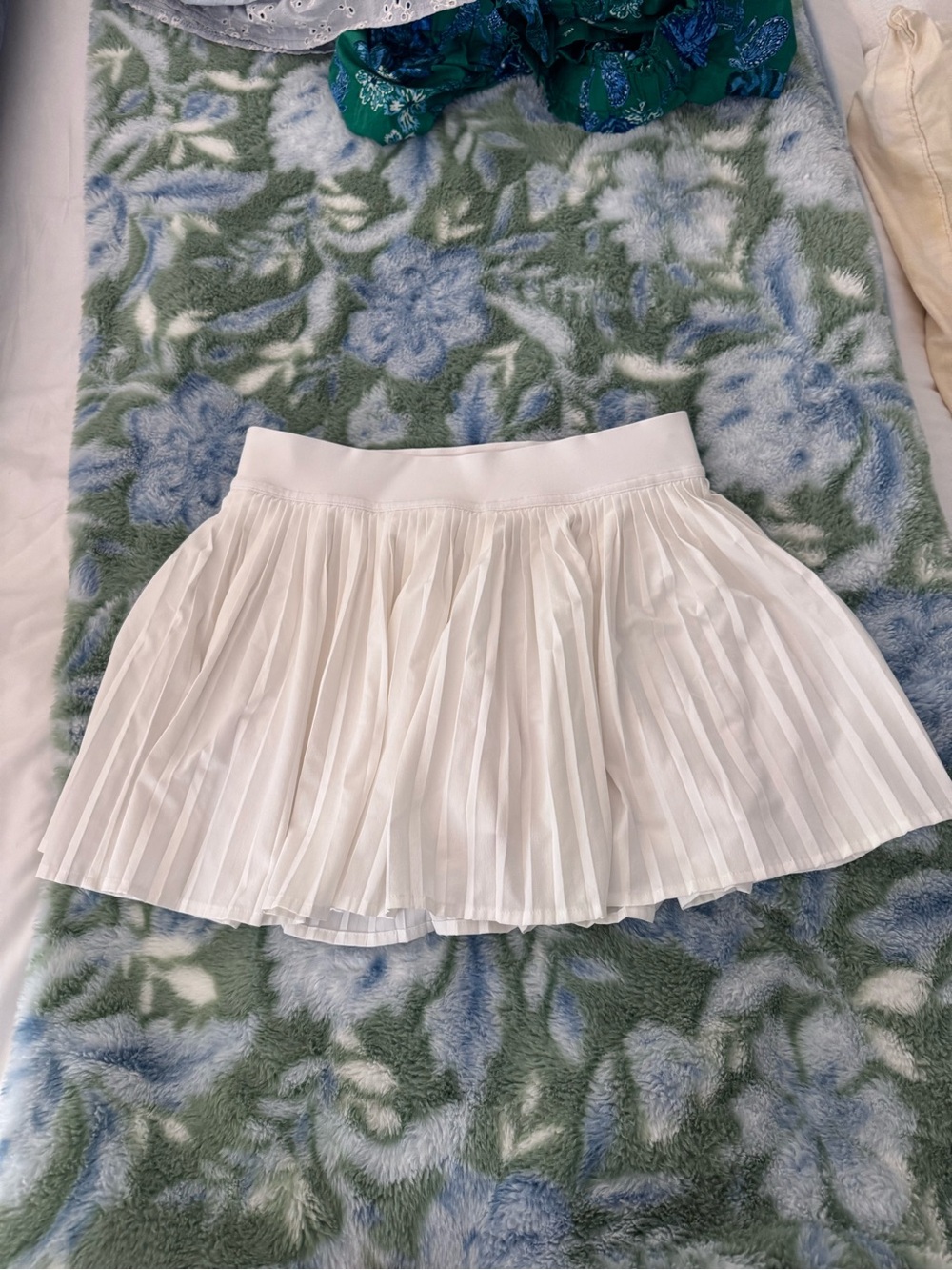lululemon athletica white pleated skirt